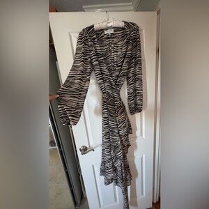 Wrap dress fits M
